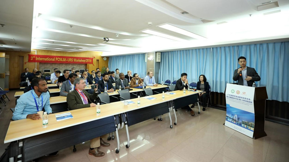 如何上国外医学院 524dca0f92c31172.jpg