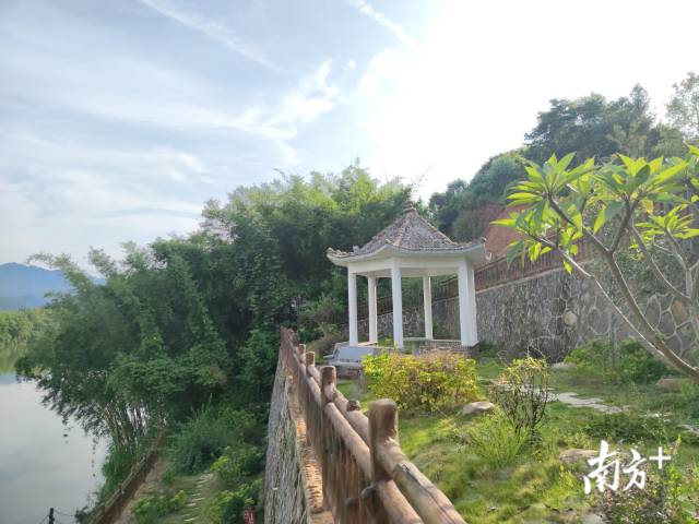 随着脱贫攻坚和美丽乡村建设的推进，双黄村的村容村貌得到提升。