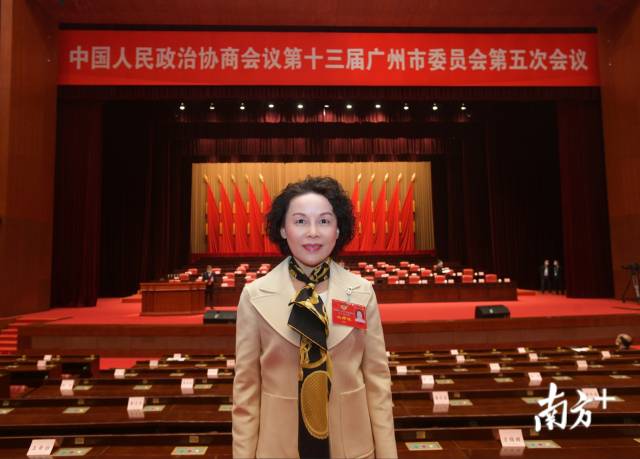 2021年1月28日，中国人民政治协商会议第十三届广州市委员会第五次会议在广州开幕。广州市政协常委、星河湾集团联席董事长吴惠珍女士出席会议，并递交了题为《关于加快研究出台<广州推进未来新型社区建设规划>的建议》的提案。受访者供图