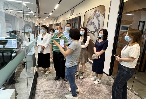 现代产业研究所到番禺区文化产业园区开展调研